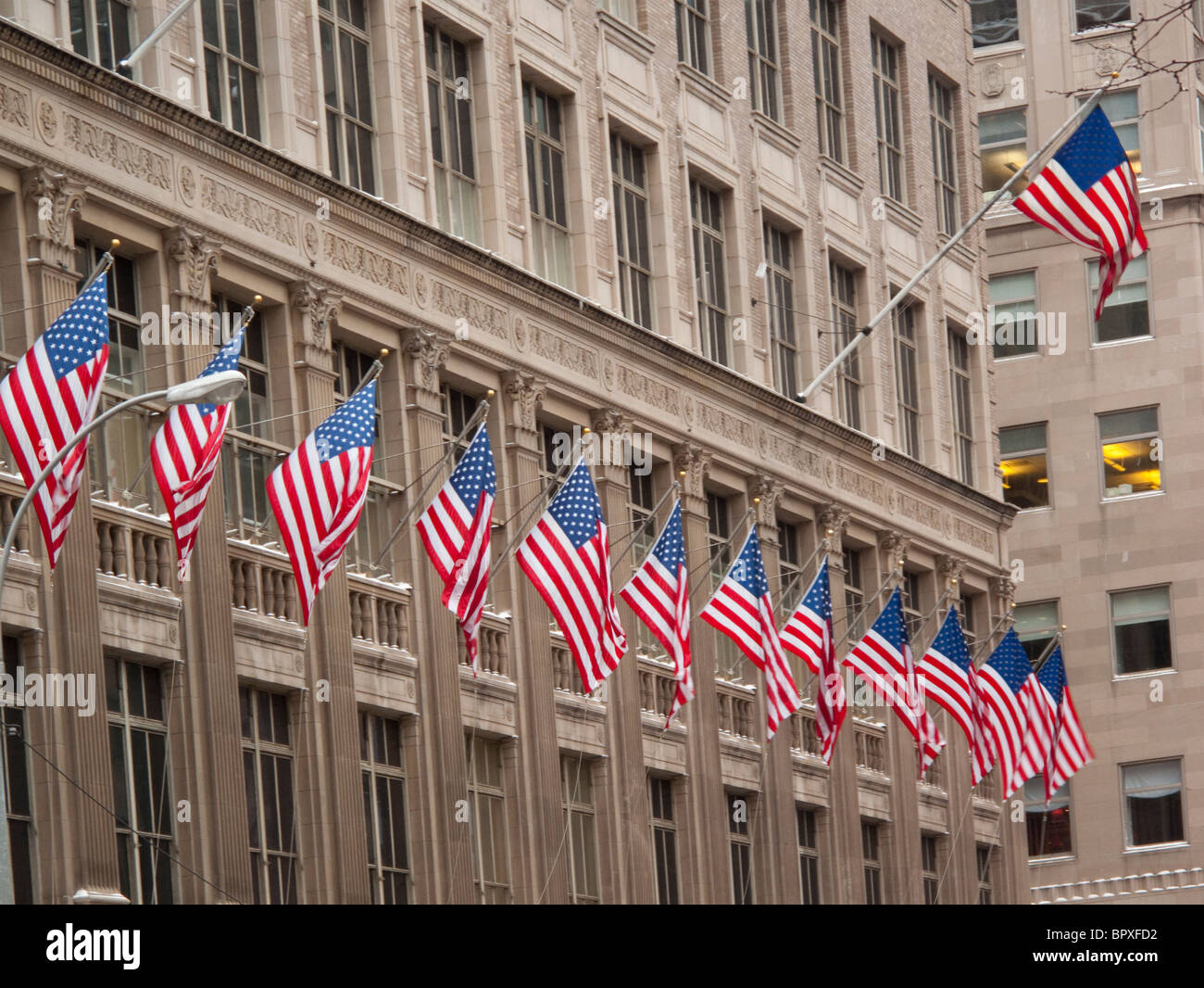 American Flags New York City 5 Fifth Avenue shop shopping economia retail landmark New York Città di moda Foto Stock