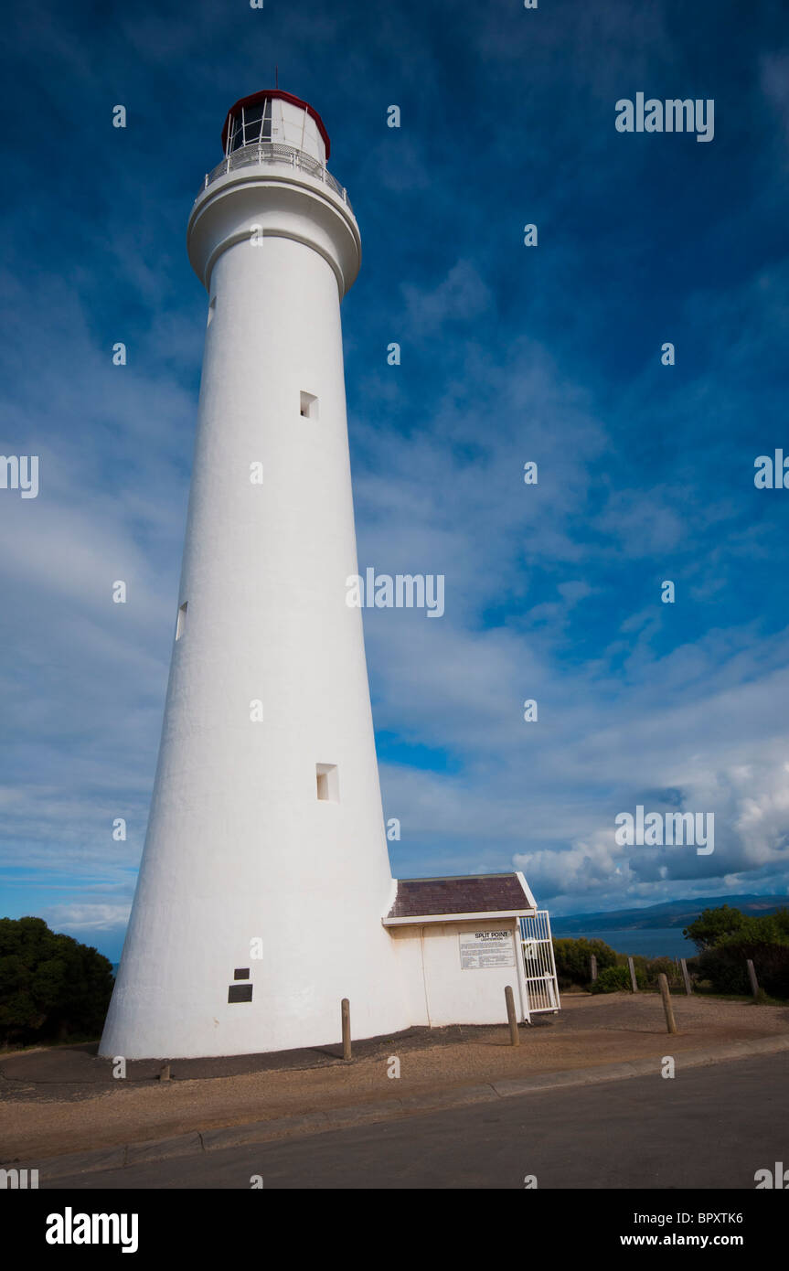 Lo Split Point Lighthouse vicino a Lorne in Victoria, Australia Foto Stock