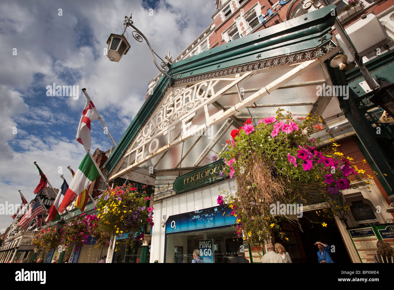 Regno Unito, Inghilterra, Merseyside, Southport, Lord Street, la struttura Scarisbrick Hotel, ben noto punto di riferimento locale Foto Stock