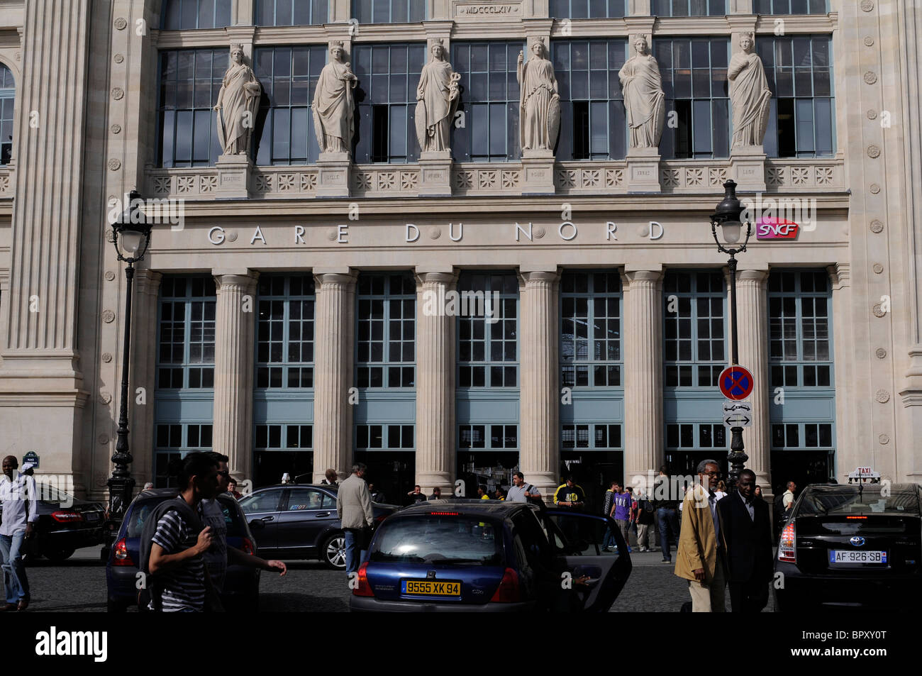 Facciata della principale stazione ferroviaria del Nord - Gare du Nord - Parigi, Francia. Foto Stock