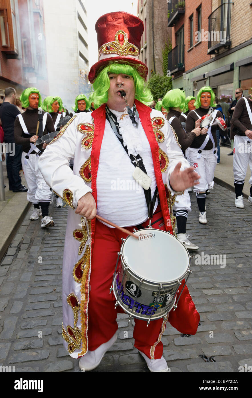 Willy Wonka e la Fabbrica di Cioccolato Parade di Dublino Irlanda Europa Foto Stock