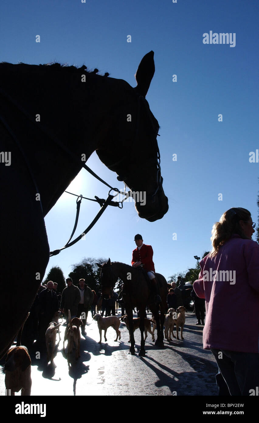 L'incontro di Albrighton Hunt per la caccia alla volpe nel 2005 Foto di DAVE BAGNALL Foto Stock