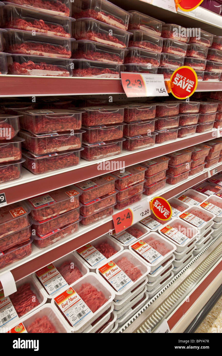 Visualizzazione di macinato di carne in un supermercato. Foto Stock Visualizzazione di macinato di carne in un supermercato. Foto Stock