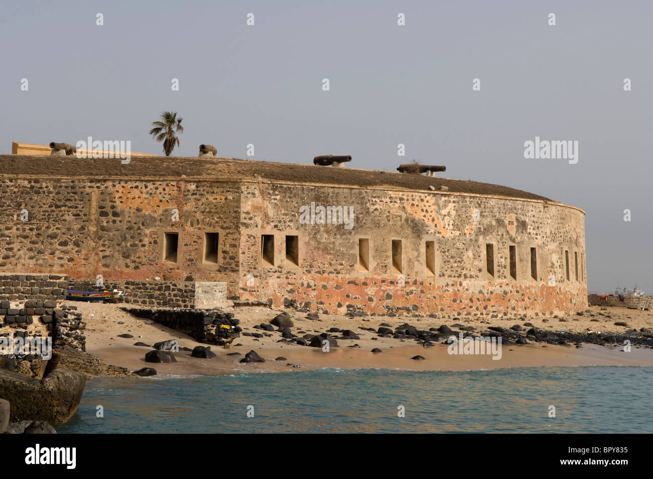 Fort d' Estrées, costruita dai francesi nel 1850, ospita la IFAN museo storico, Isola di Gorée, Senegal Foto Stock