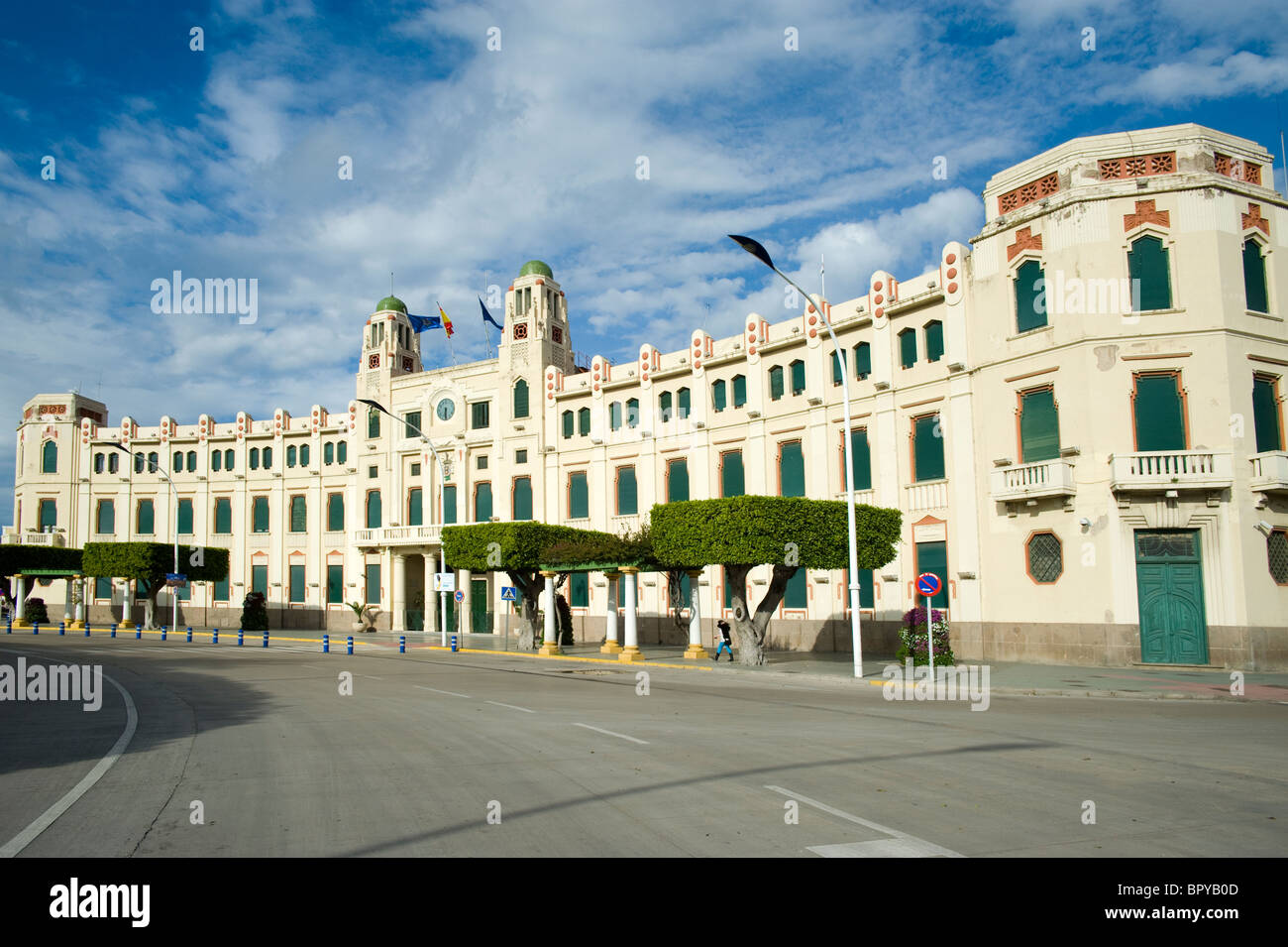 Palacio de la Asamblea ( Municipio ) edificio modernista da Enrique Nieto . Plaza de España . Melilla.Spagna. Foto Stock