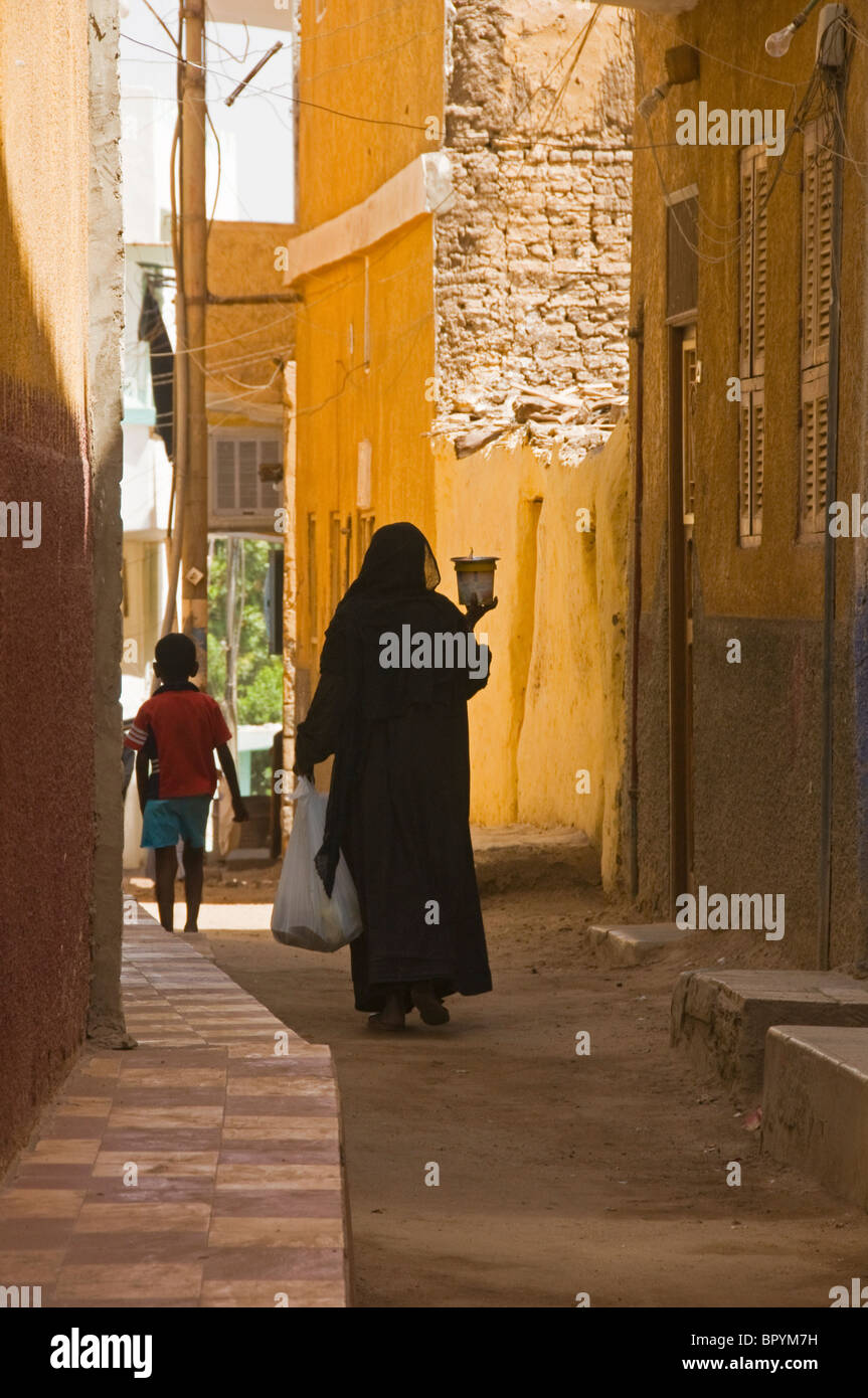 Vicolo sulla isola Elefantina in Aswan Egitto Foto Stock