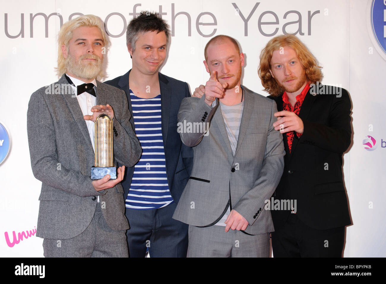 Simon Neil, Ben Johnston e James Johnston di Biffy Clyro presso la "Barclaycard Premio Mercurio Awards 2010". Foto Stock