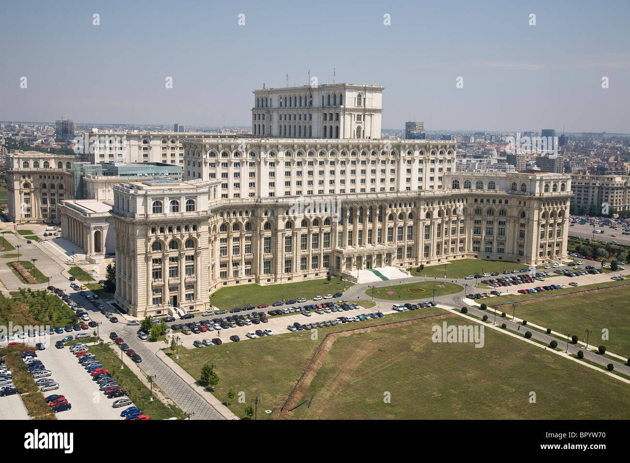 Fotografia aerea del rumeno Palazzo del Parlamento nella città di Bucarest Foto Stock