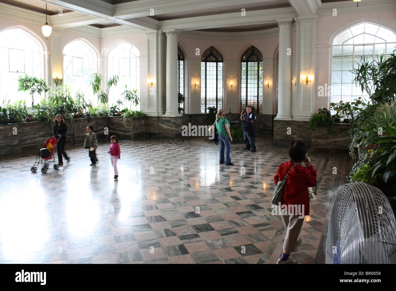 Tourist giardino interno con pavimento di marmo casa LOMA Foto Stock