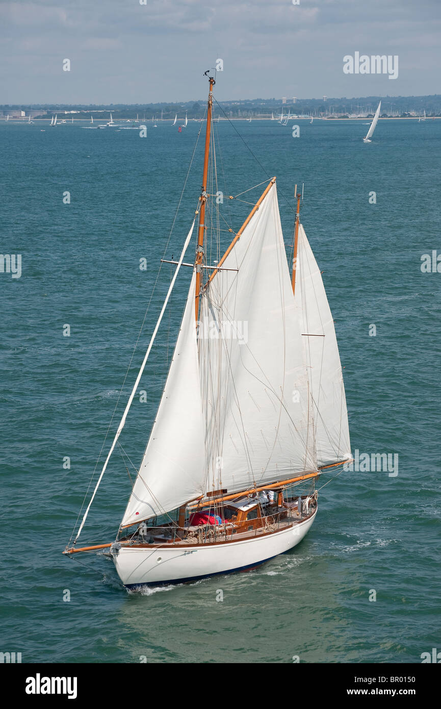 Yacht della vela sul Solent, Inghilterra. Foto Stock
