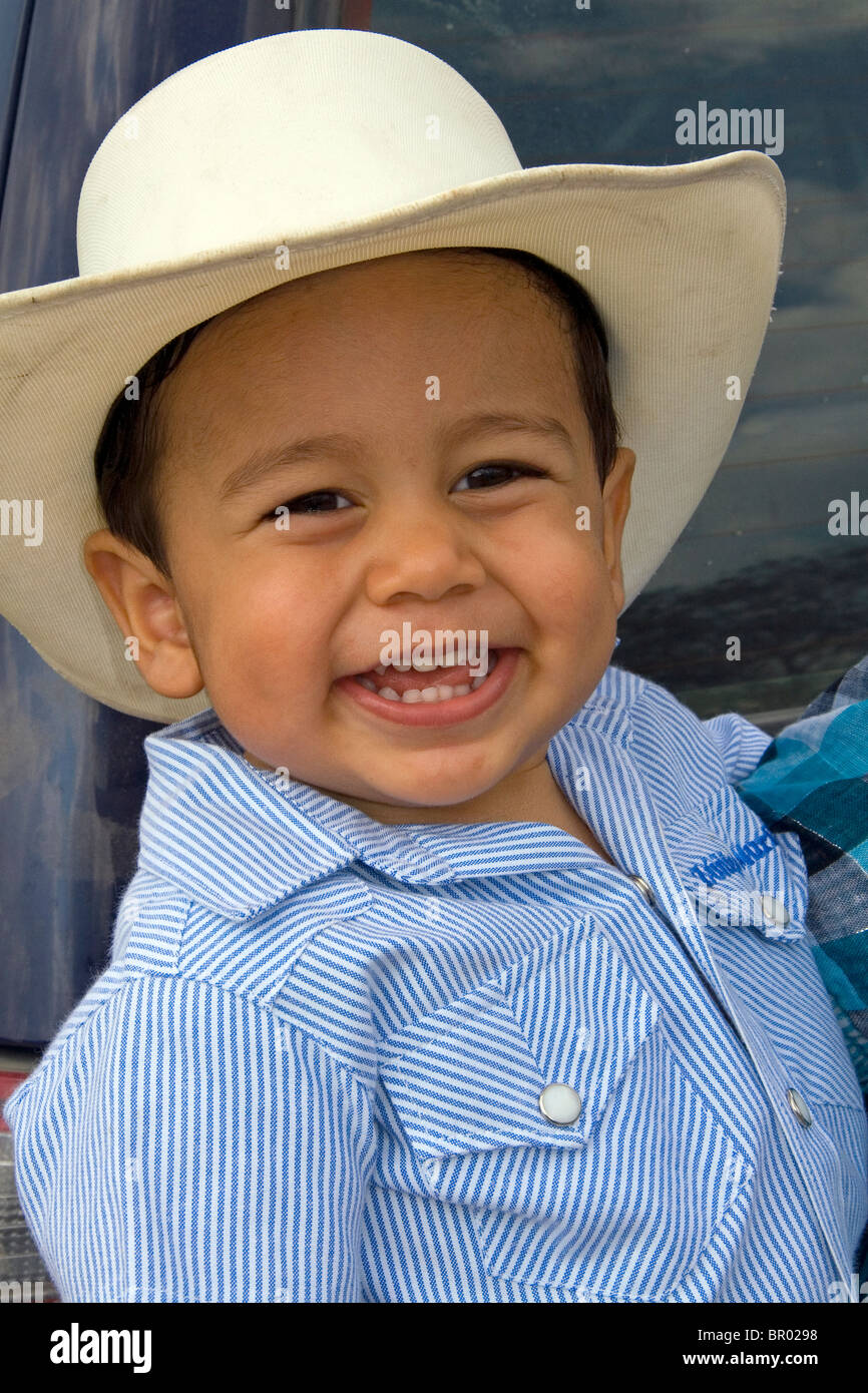 Costa Rican ragazzo in un ranch in Liberia, Costa Rica. Signor Foto Stock