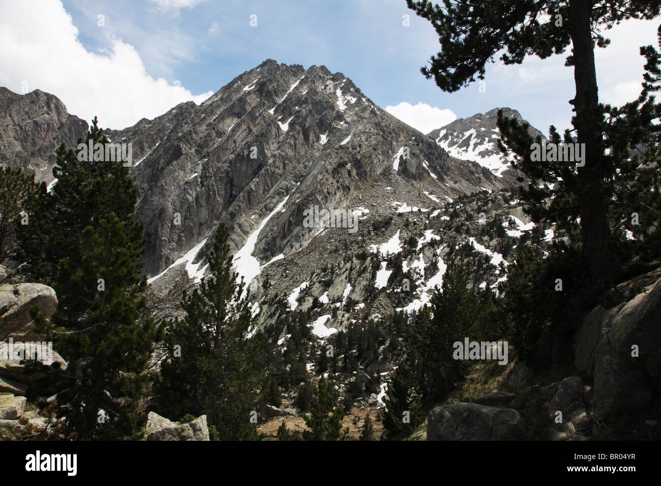 2740m Pic de Sudorn in Sant Maurici National Park visto da Estany Negre Refugi JM Blanc nei Pirenei Spagna Foto Stock