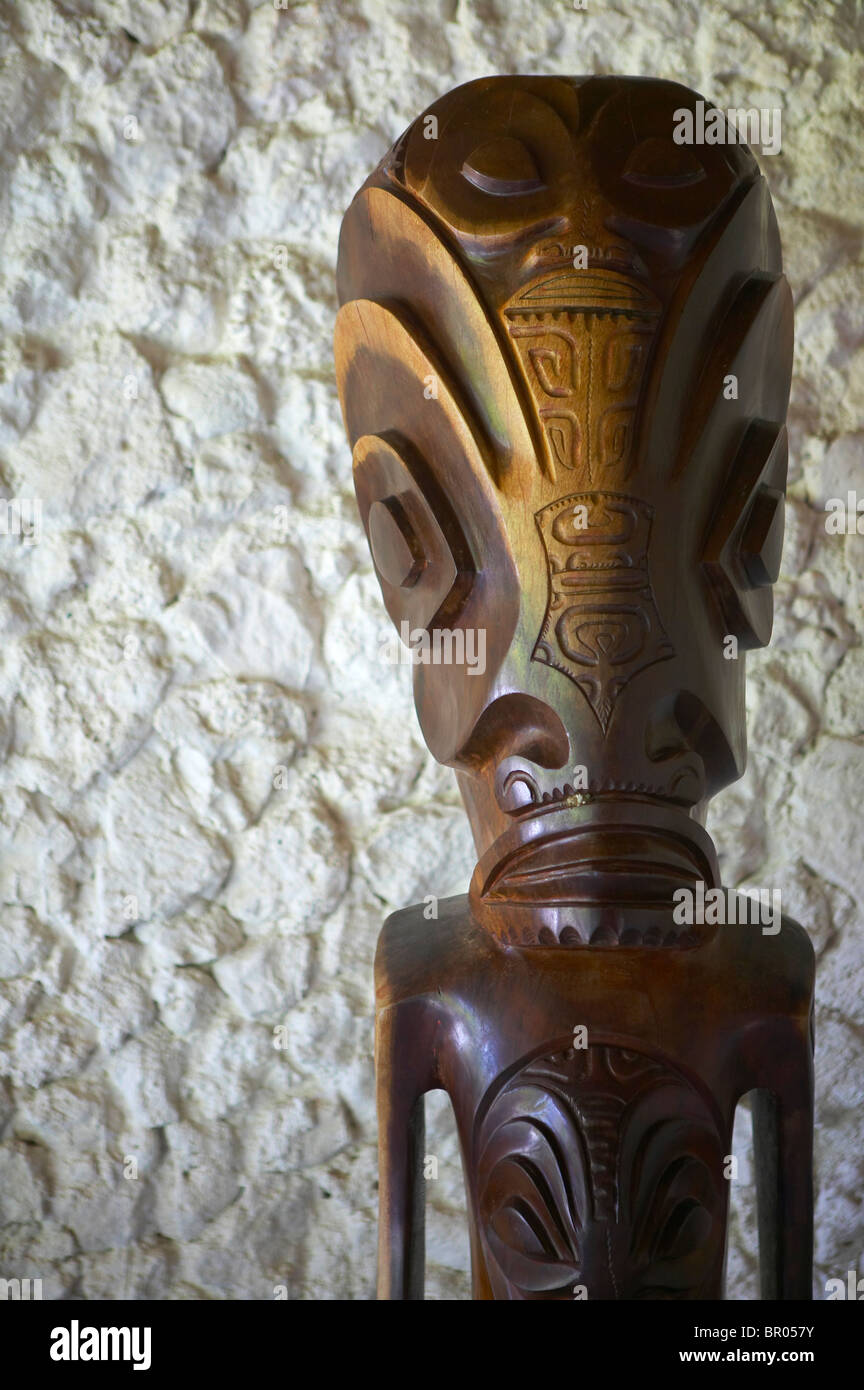 Tiki in legno statua in Bora Bora Foto Stock