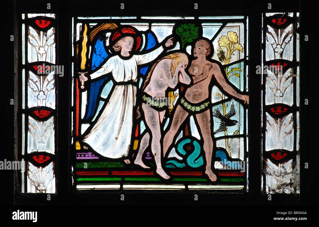 Adamo ed Eva in vetro colorato, la chiesa di San Pietro, Daylesford, Gloucestershire, England, Regno Unito Foto Stock