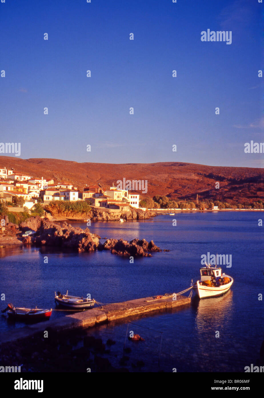 La sonnolenta porto di Sigri nel lontano ovest di Mitilene. Foto Stock