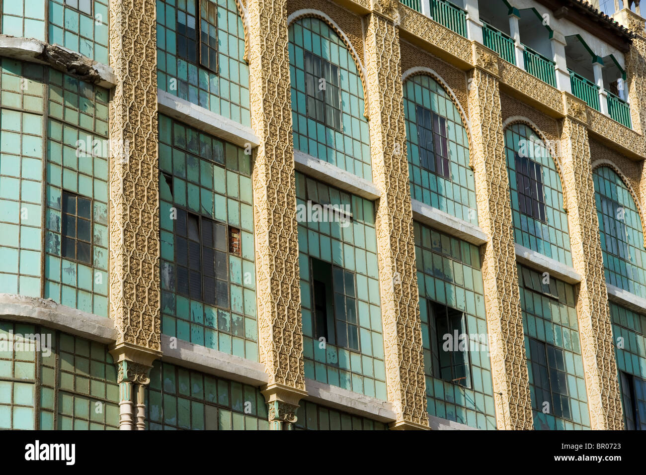 Casa de los Cristales ( Casa di vetro) con lo stile modernista architetto Enrique Nieto . Melilla.Spagna. Foto Stock