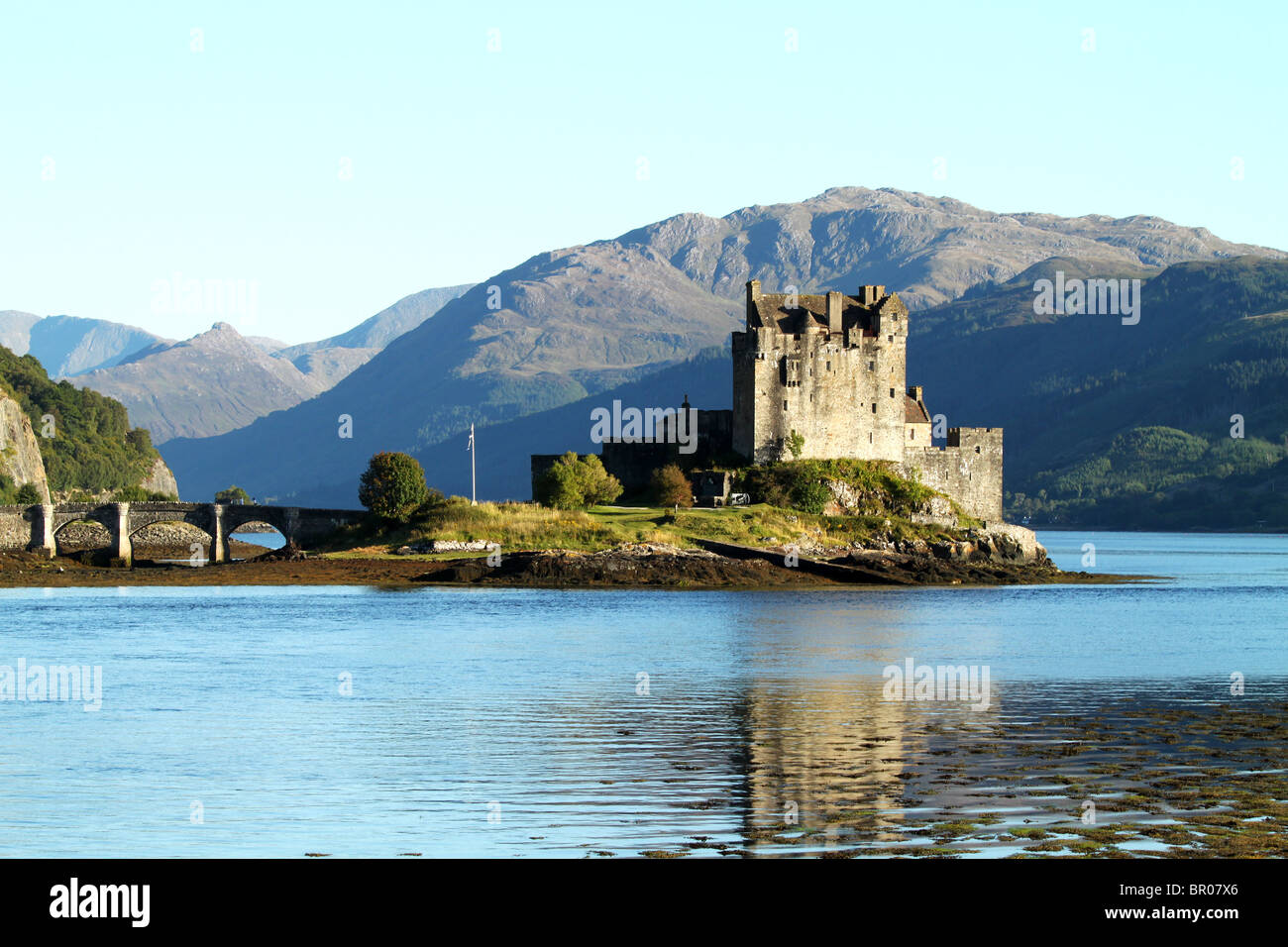 Eilean Donan Castle e Loch Duich, Highlands Occidentali, Scozia Foto Stock