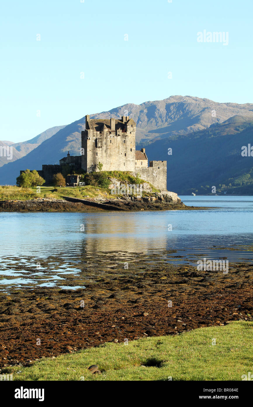 Eilean Donan Castle e Loch Duich, Highlands Occidentali, Scozia Foto Stock