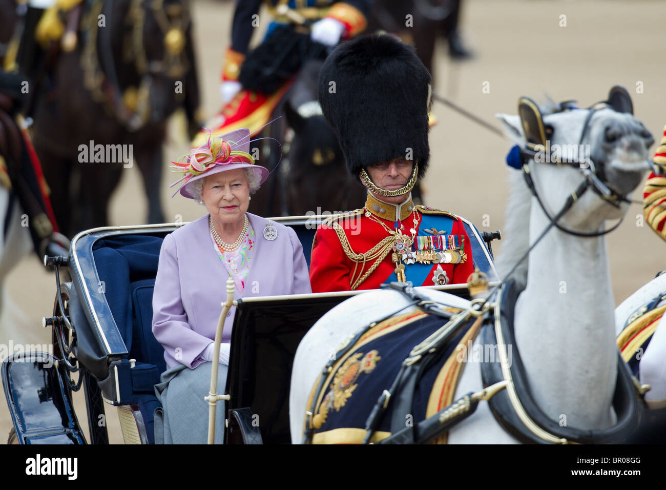 La regina Elisabetta II e il Principe Filippo in Costa d'Avorio montato Phaeton. "Trooping il colore' 2010 Foto Stock