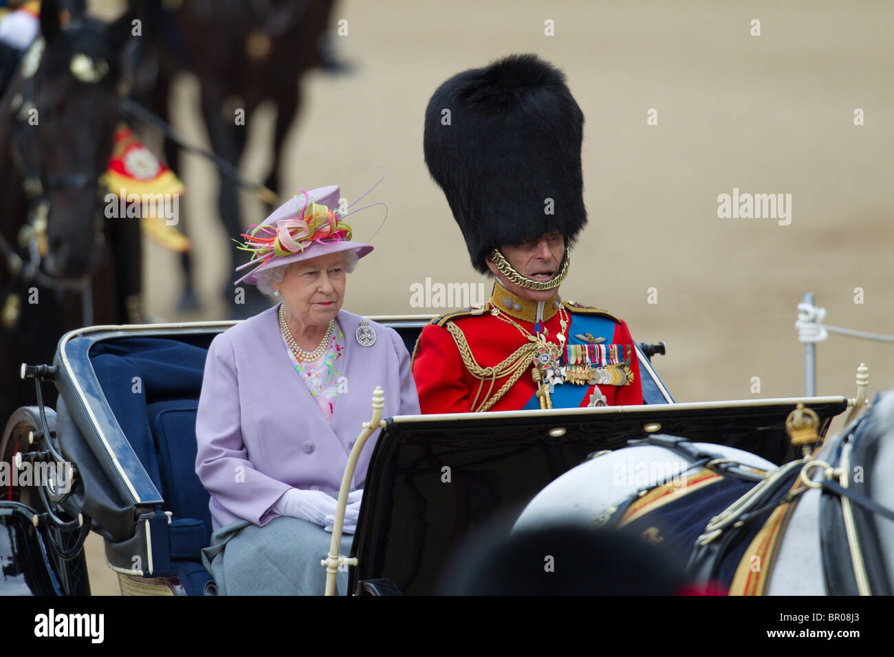 La regina Elisabetta II e il Principe Filippo in Costa d'Avorio montato Phaeton. "Trooping il colore' 2010 Foto Stock
