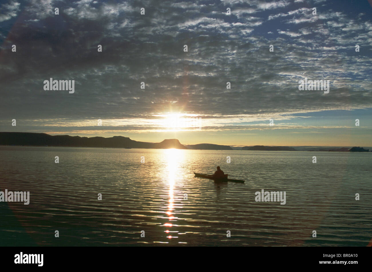 Traditional inuit kayak immagini e fotografie stock ad alta risoluzione