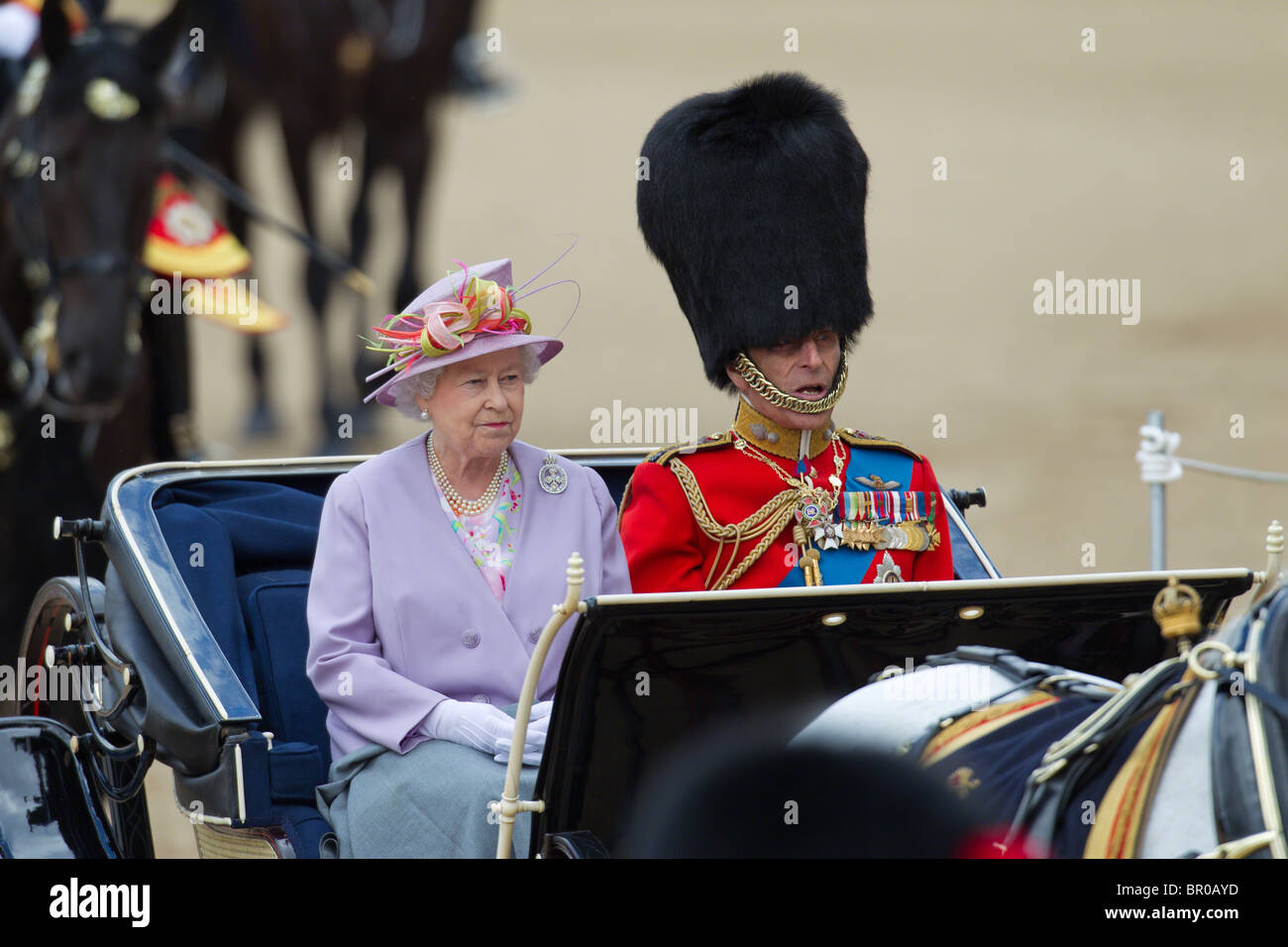 La regina Elisabetta II e il Principe Filippo in Costa d'Avorio montato Phaeton. "Trooping il colore' 2010 Foto Stock