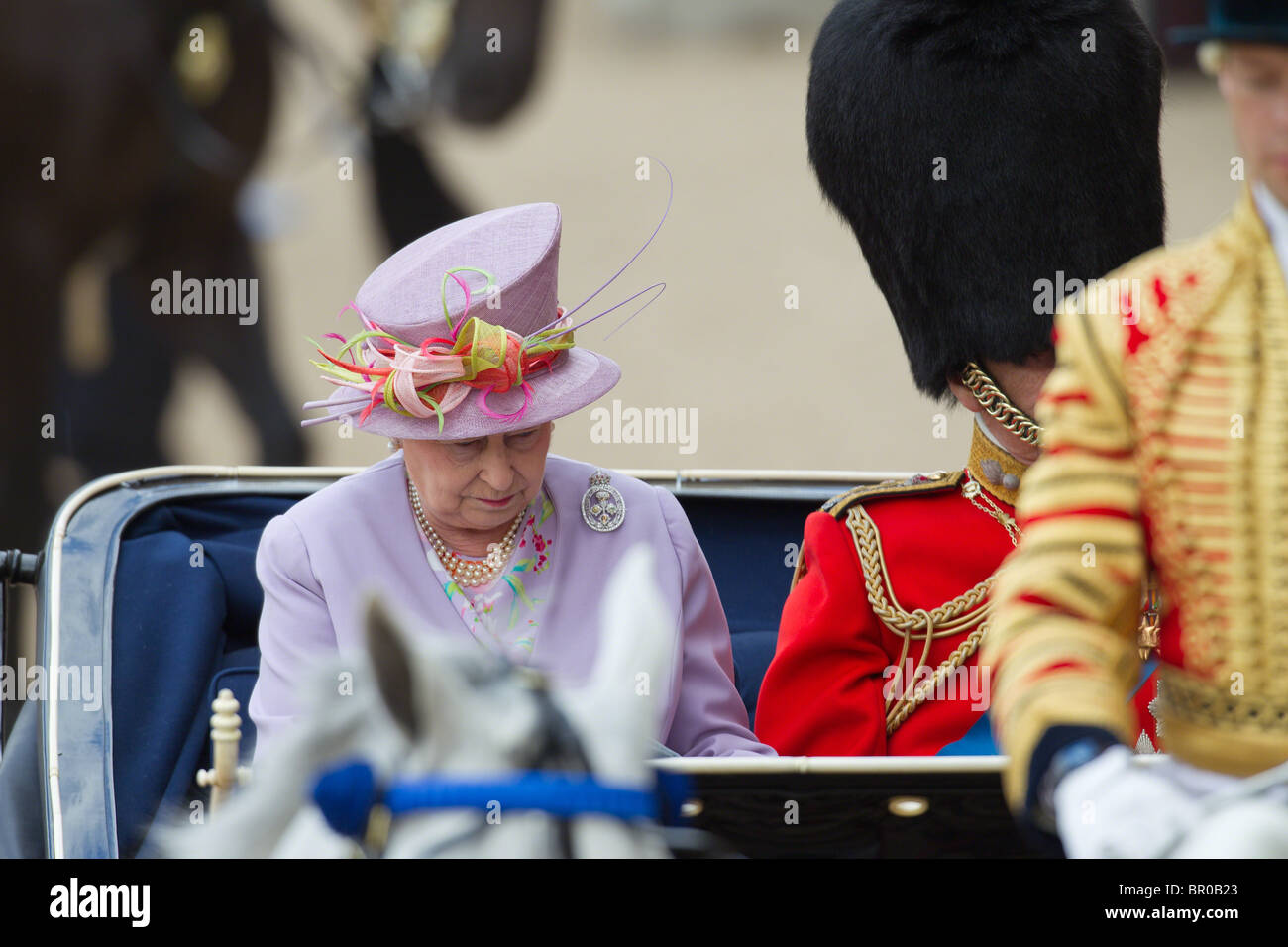 La regina Elisabetta II e il Principe Filippo in Costa d'Avorio montato Phaeton. "Trooping il colore' 2010 Foto Stock