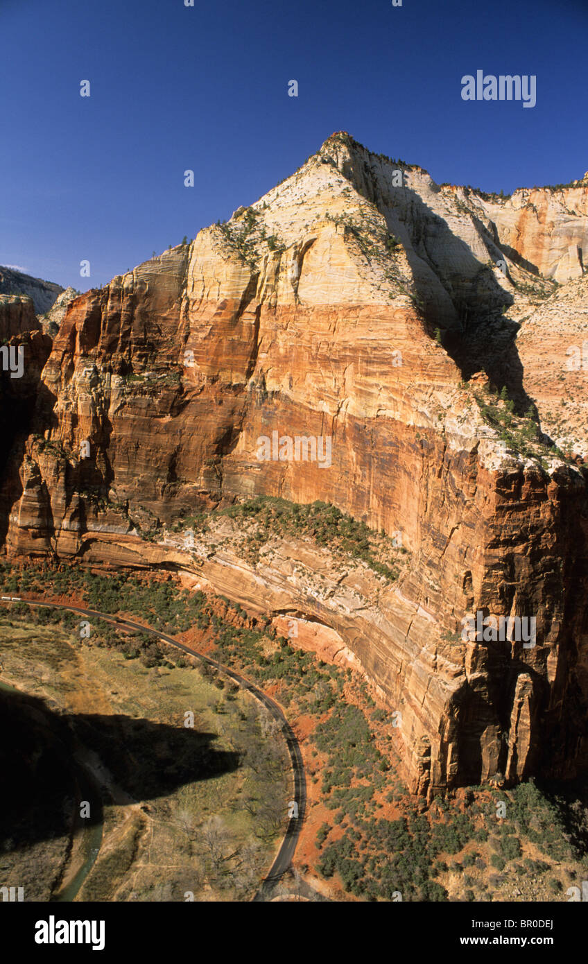 Parete Touchstone e punto di osservazione. Parco Nazionale di Zion, Utah, Stati Uniti d'America. Foto Stock