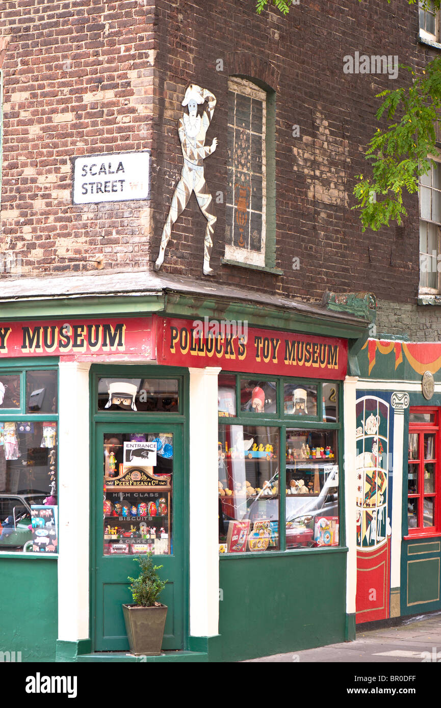 Toy negozio di vendita di giocattoli vintage, Fitzrovia, W1, London, Regno Unito Foto Stock