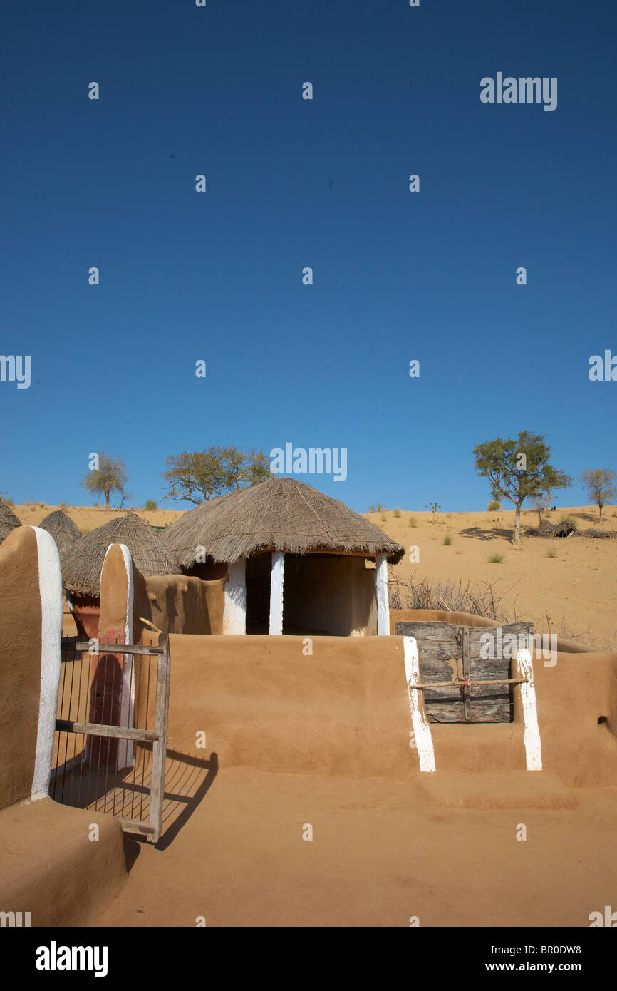 Agriturismo Casa di mattoni di fango vicino Manvar sul bordo delle dune Foto Stock