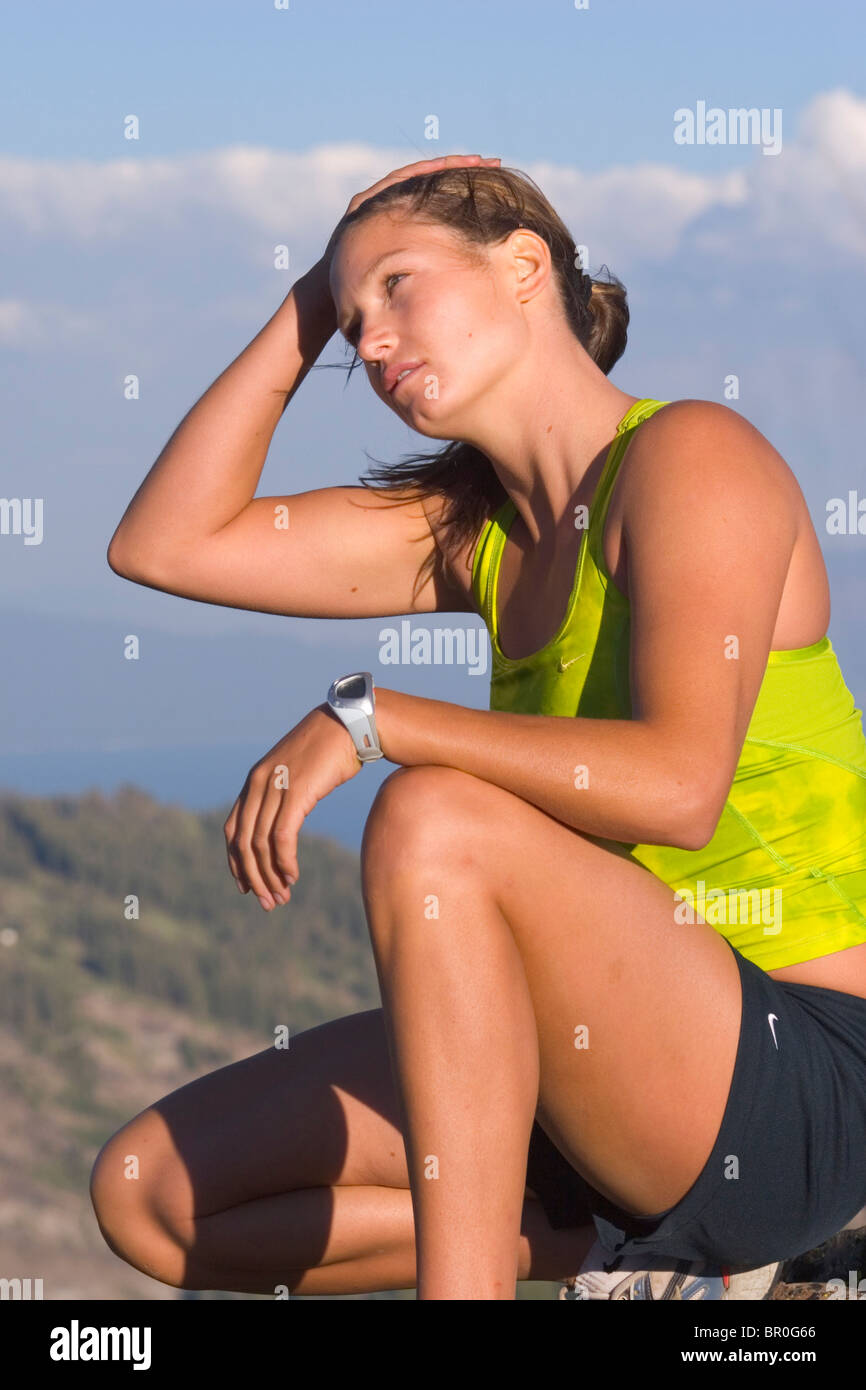 Un ritratto di una giovane atleta femminile. Foto Stock