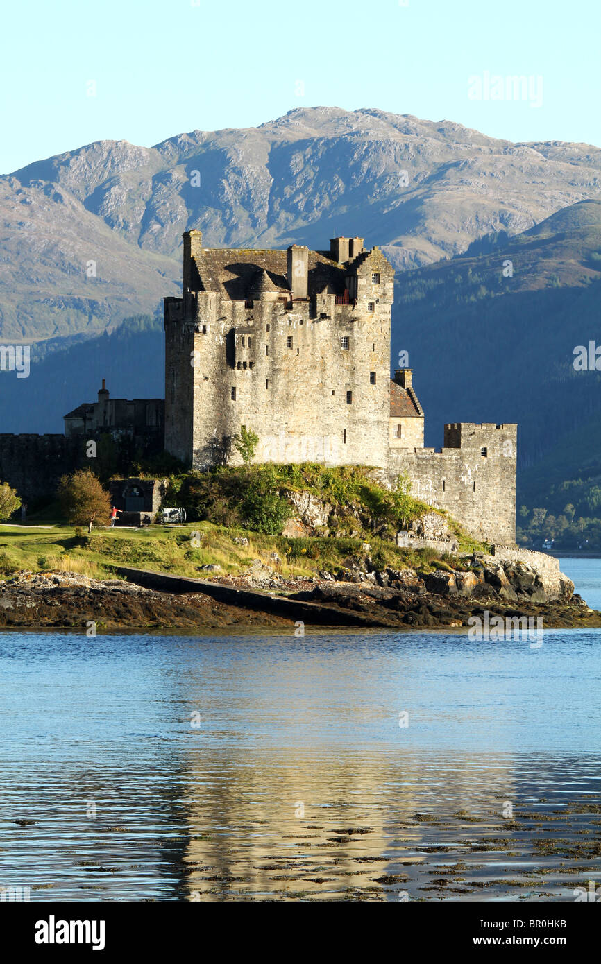 Eilean Donan Castle e Loch Duich, Highlands Occidentali, Scozia Foto Stock