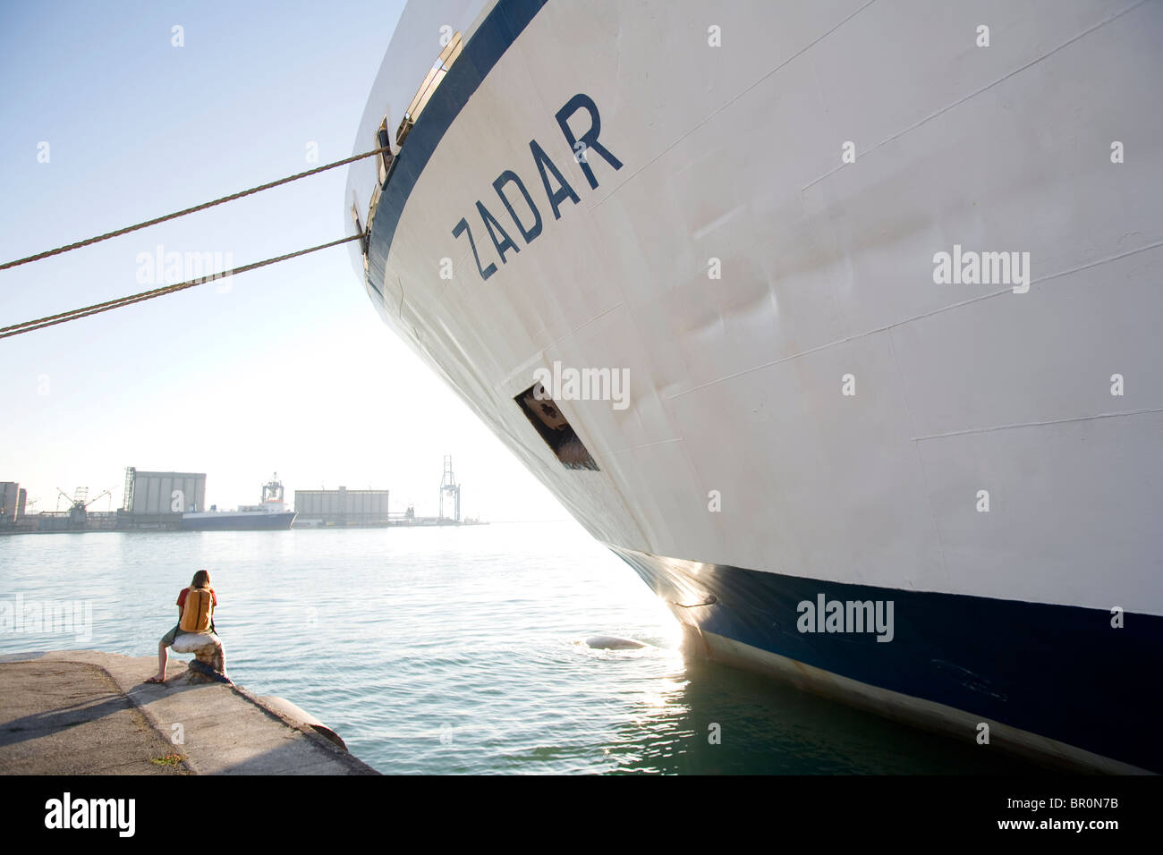 Un trans-Adriatic traghetto per auto. Foto Stock