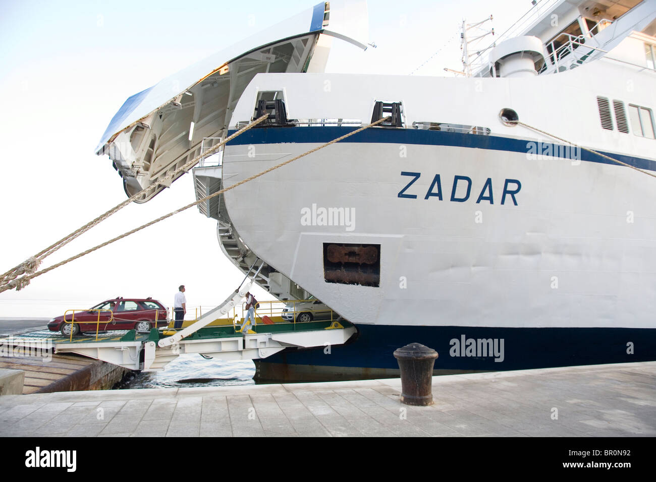 Un trans-Adriatic traghetto per auto. Foto Stock