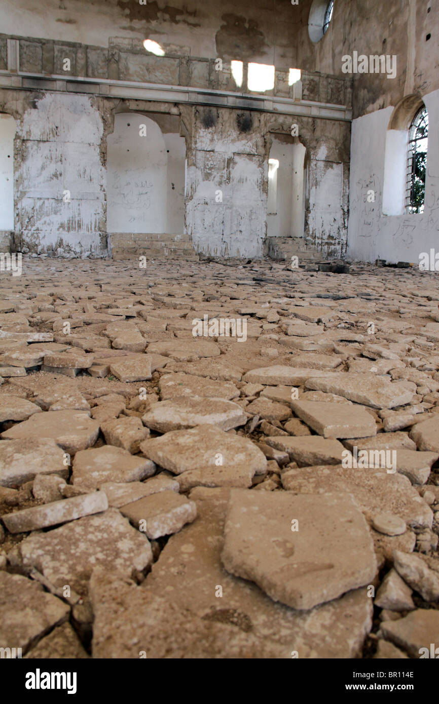 La distrutta chiesa nella città Quinetra, intatta poiché Israele è tornato a Siria totalmente nel 1974 Foto Stock