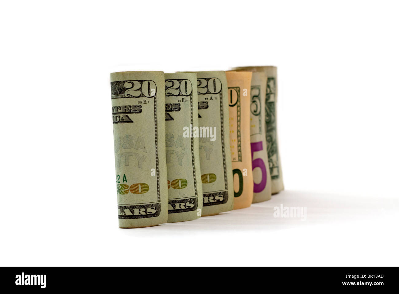 La recessione concetto illustrato da una fila di noi banconote Foto Stock