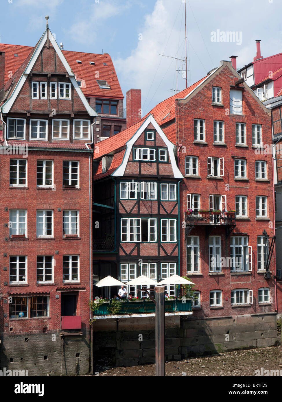 Metà storico-case con travi di legno a Nikolaifleet Amburgo Germania Foto Stock