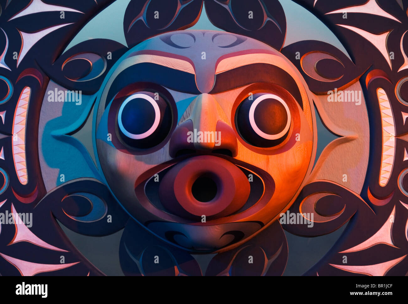Coast Salish maschera, Victoria Convention Center, Victoria BC Canada artisti: Susan punto / John Livingstone Foto Stock