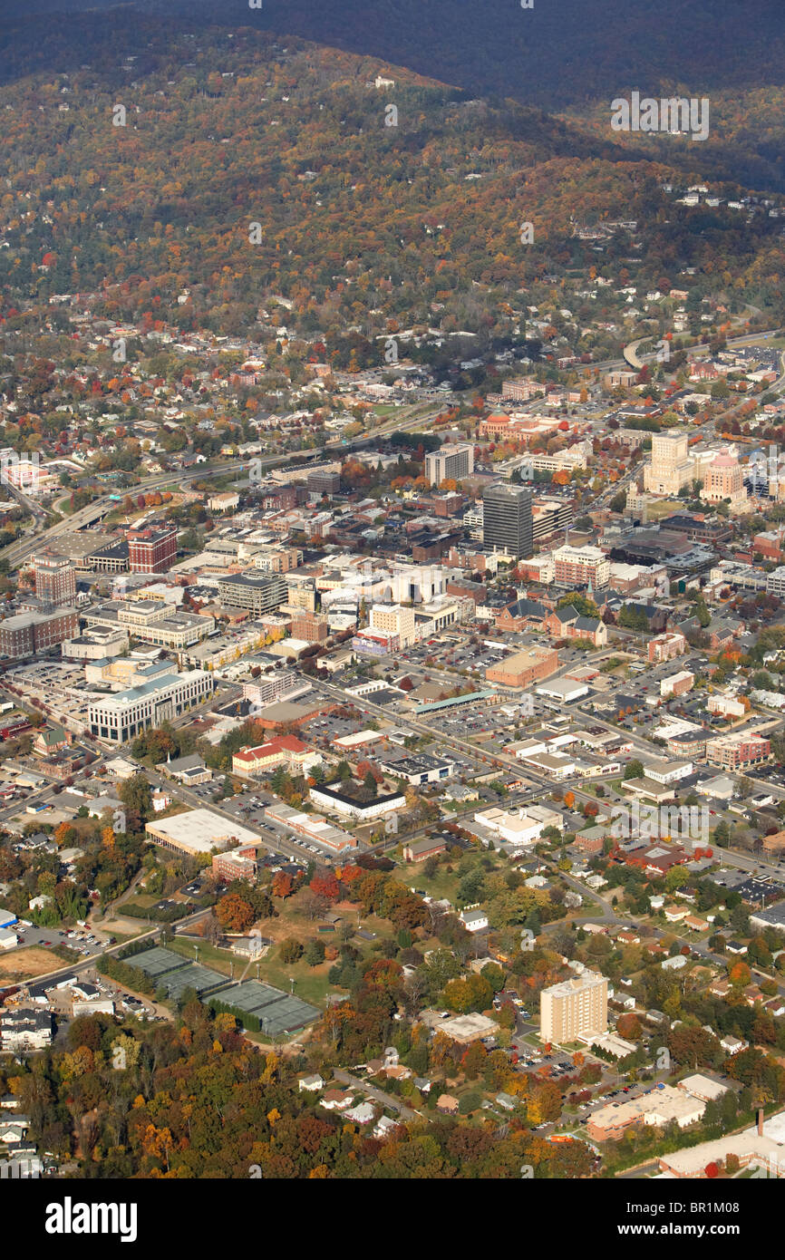 Vista aerea del centro di Asheville, NC in autunno. Foto Stock