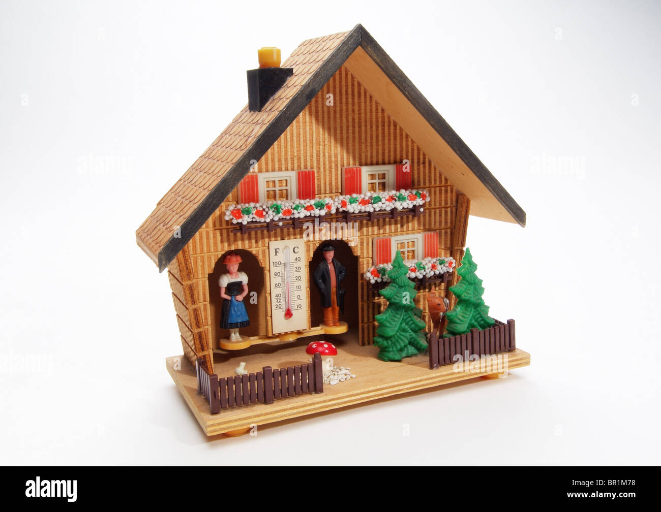 Una casa in legno con un termometro integrato, previsioni meteo, Amburgo, Germania Foto Stock