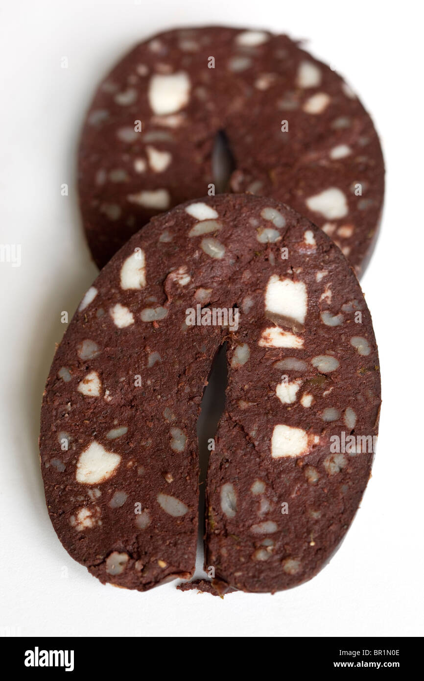 Black Pudding (anche Blood Pudding) - un esempio dello strano o strano cibo mangiato dalle persone di tutto il mondo Foto Stock