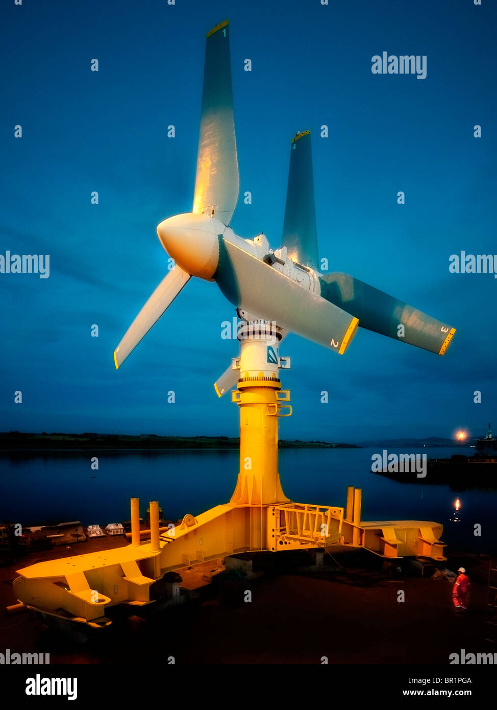 Atlantis ha svelato il più grande del mondo e il più potente ad asse singolo con turbina di marea, l'AK1000™, a Invergordon in Scozia. Foto Stock