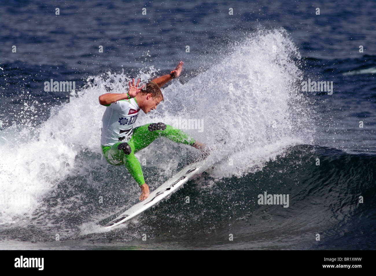 Isole Azzorre pro rider surf sulle onde delle Azzorre Foto Stock