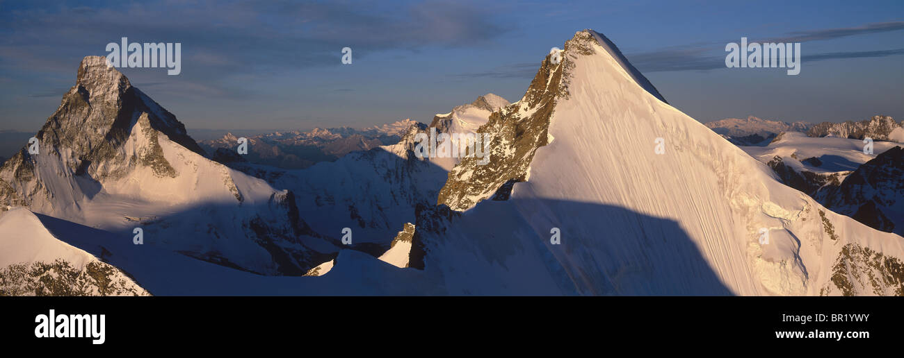 Panoramica di alte cime delle Alpi. Foto Stock