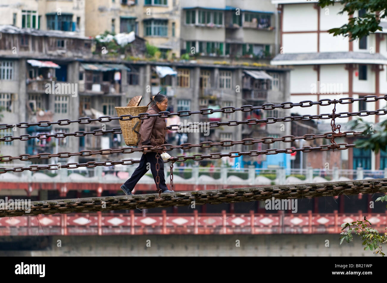 Catena storica sospensione ponte sul fiume Dadu catturato da Armata Rossa durante la lunga marcia, Luding City, Sichuan, in Cina Foto Stock