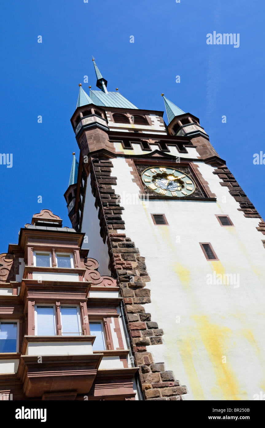 Friburgo in Breisgau, Baden-Württemberg, Germania. Martinstor / St Martin's Gate Foto Stock