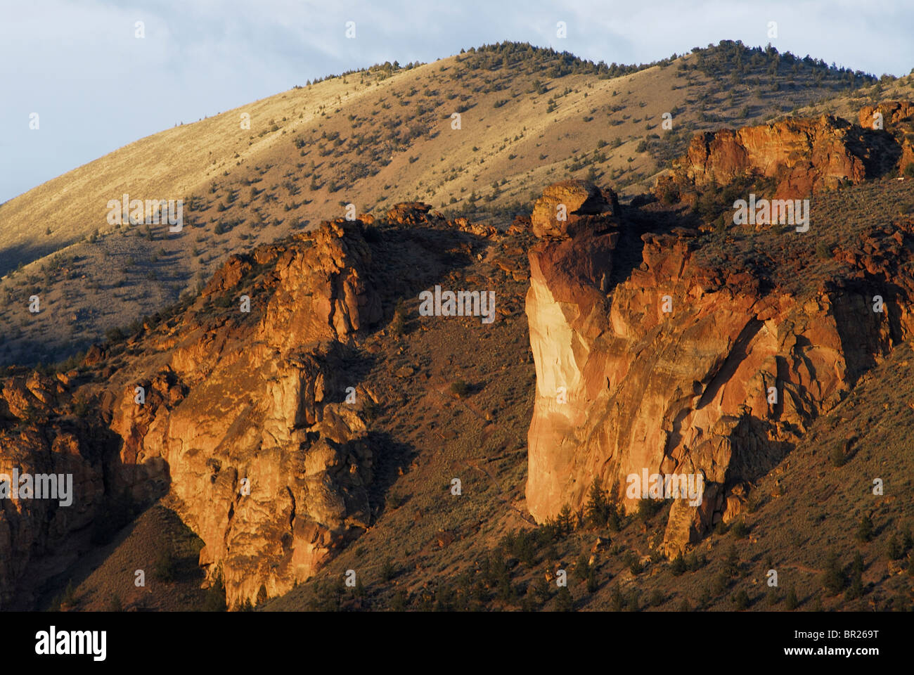 Arrampicata su roccia in Smith Rock State Park, Oregon, Stati Uniti d'America Foto Stock