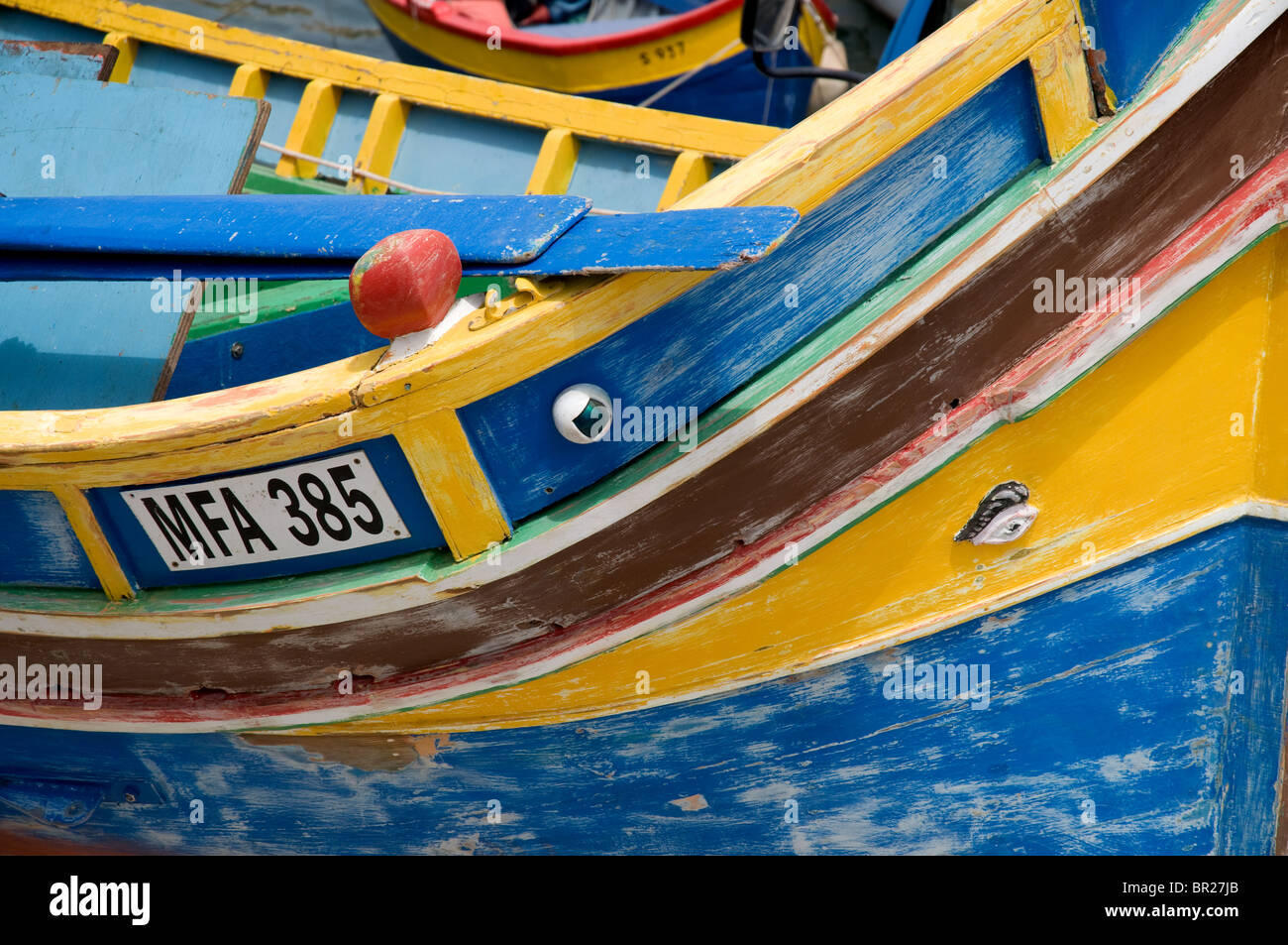 Gozo luzzu barca in legno dipinto tradizionale barca Gozo Malta la pesca malocchio simbolo per scongiurare cattivi spiriti Foto Stock