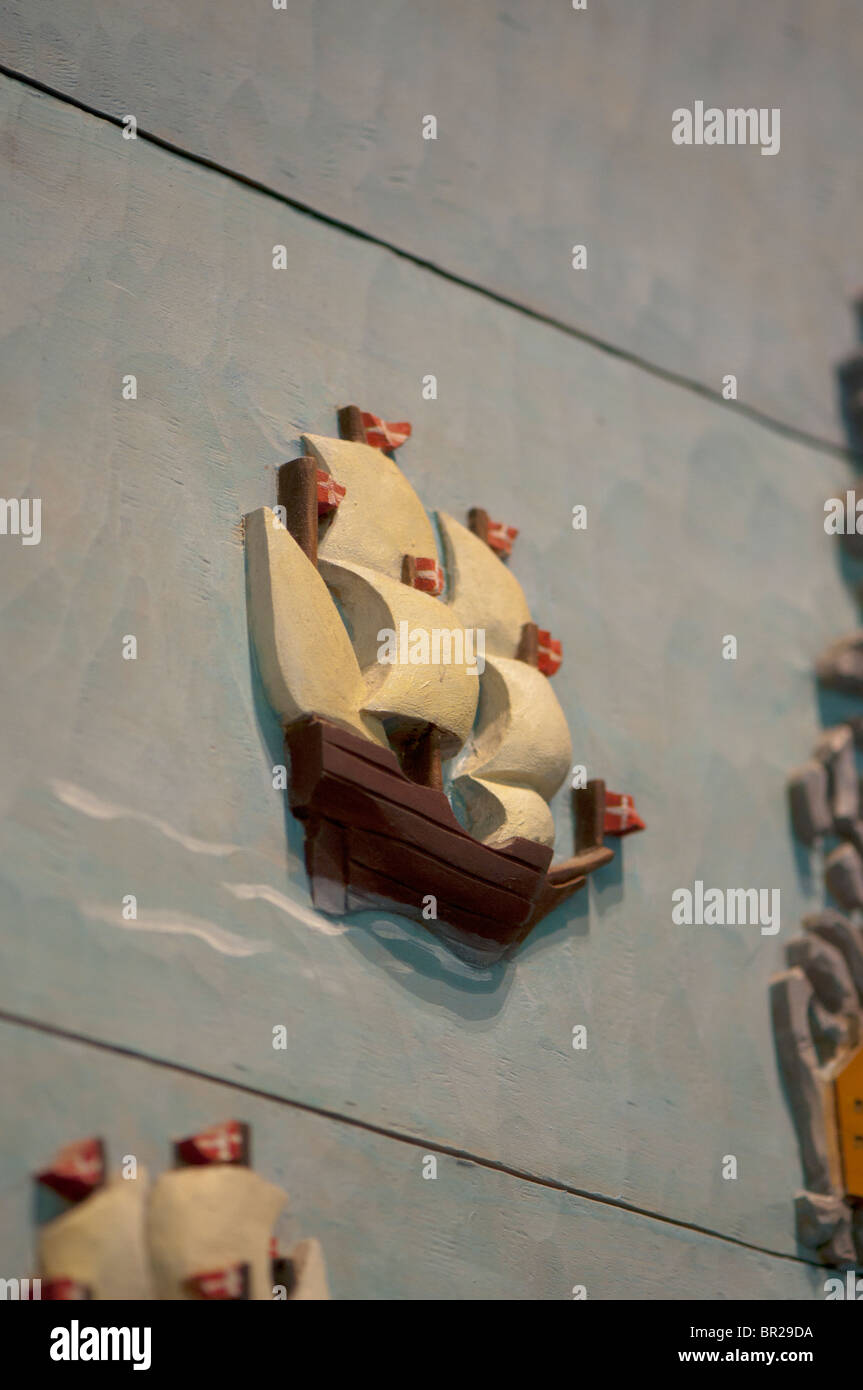 Una nave su una mappa di Stoccolma in legno nel Vasamuseet (Museo Vasa) a Stoccolma, Svezia. Foto Stock