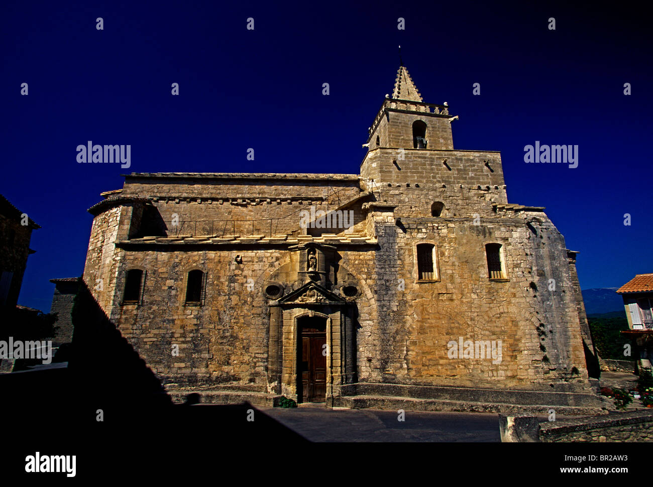 La chiesa di Notre Dame, la chiesa cattolica romana e la chiesa cattolica, città di Venasque, Venasque, Vaucluse Provence, Francia Foto Stock